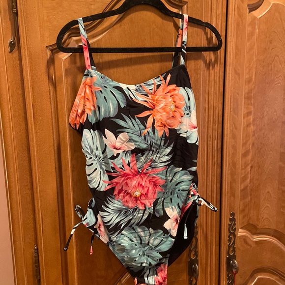 Kona Sol Swim Kona Sol One Piece Bathing Suit Poshmark